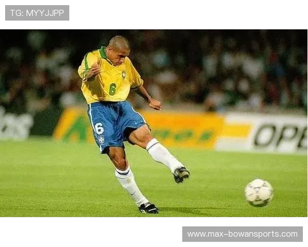 世界足球史上十大金左脚球星盘点及其传奇成就解析