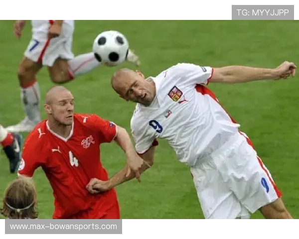 足球巨星逆袭之路从绿茵场到华丽变装秀的惊艳蜕变