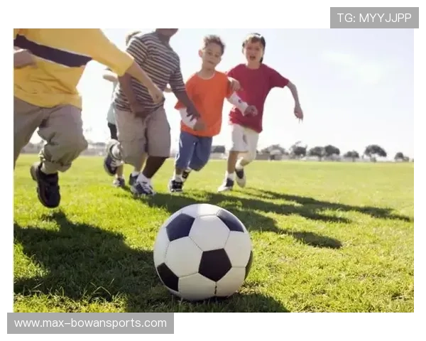 足球球星入场介绍英文表达与常用口语句型全面解析 足球球星入场介绍英文表达与常用口语句型全面解析